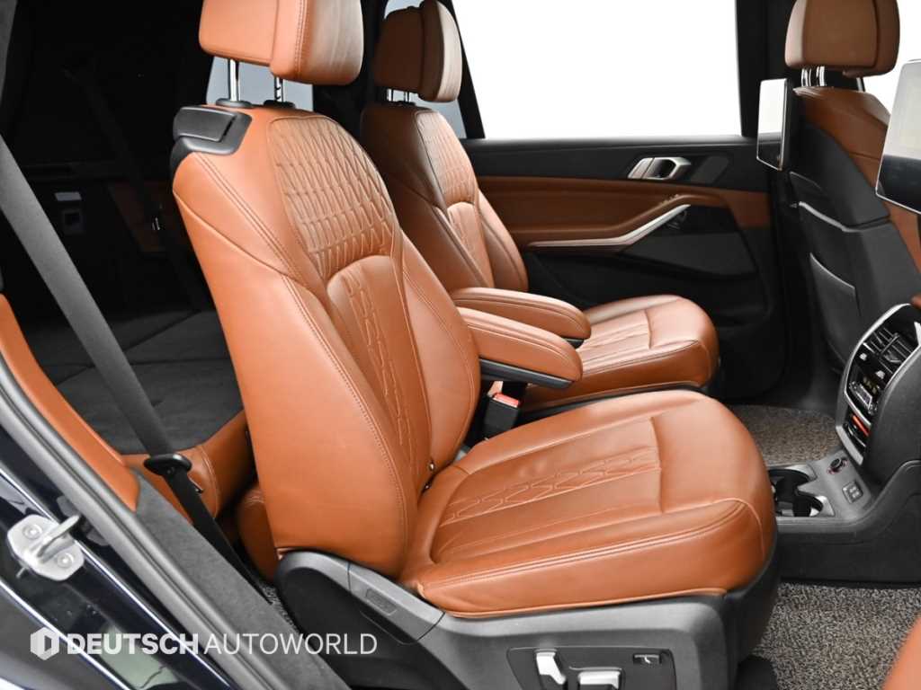 BMW X7 — photo 12
