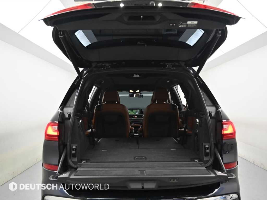 BMW X7 — photo 19