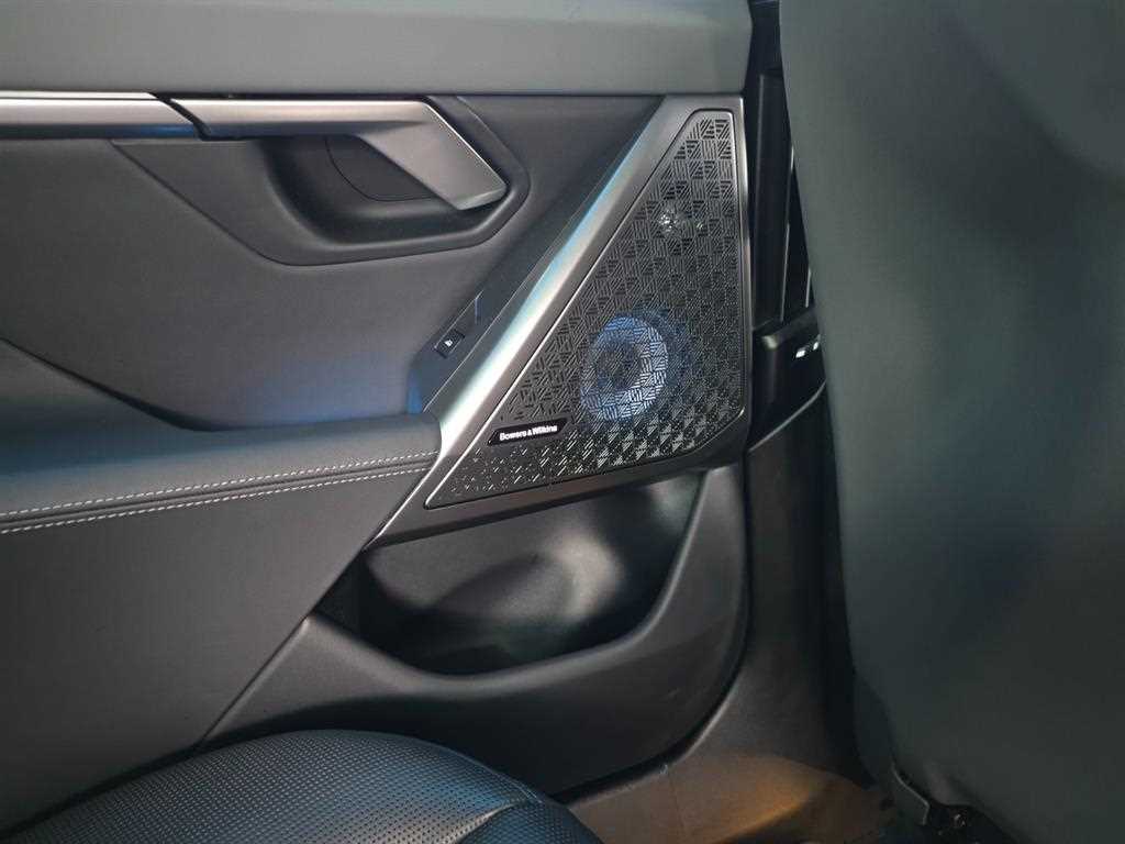 BMW 5-Series — photo 13