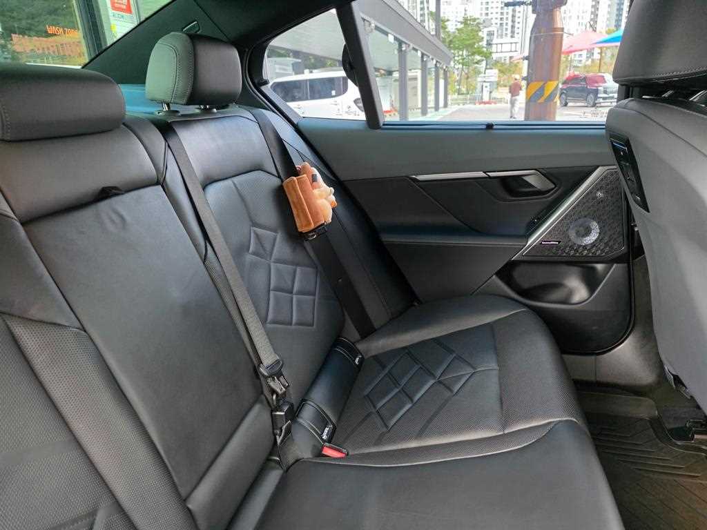 BMW 5-Series — photo 15