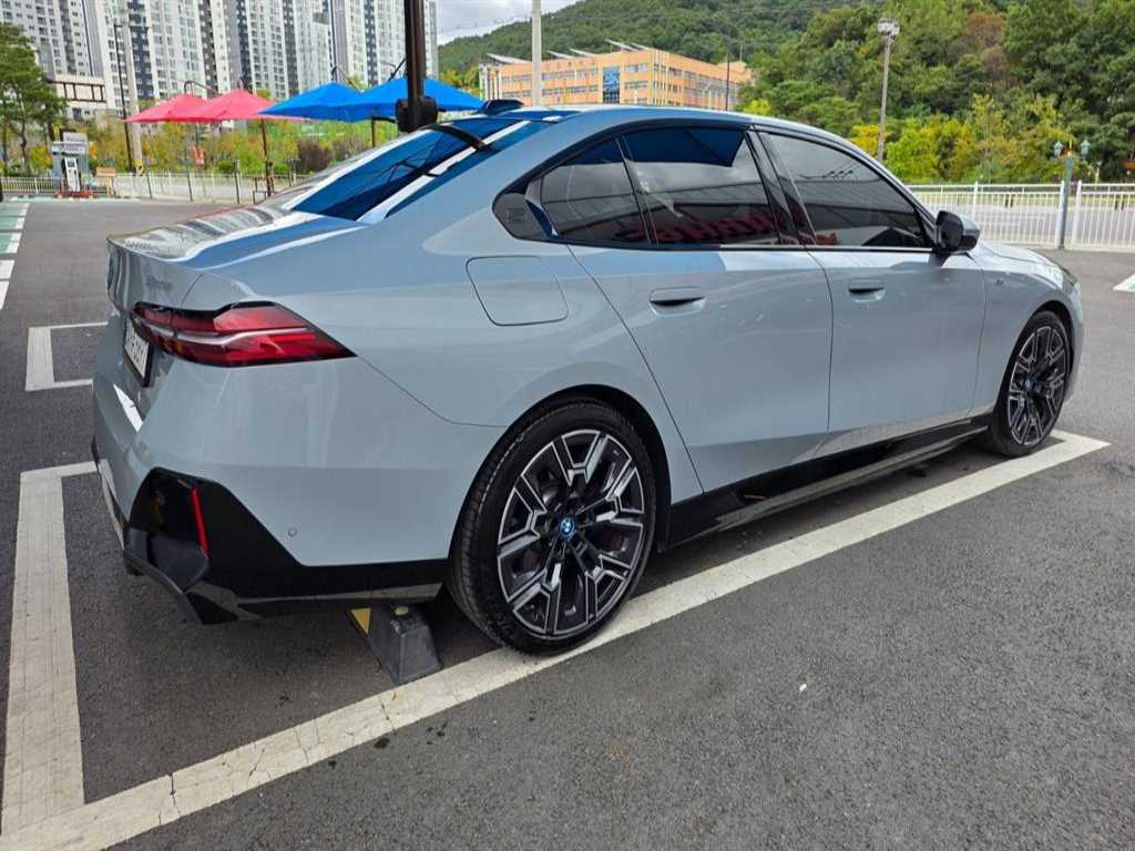 BMW 5-Series — photo 17