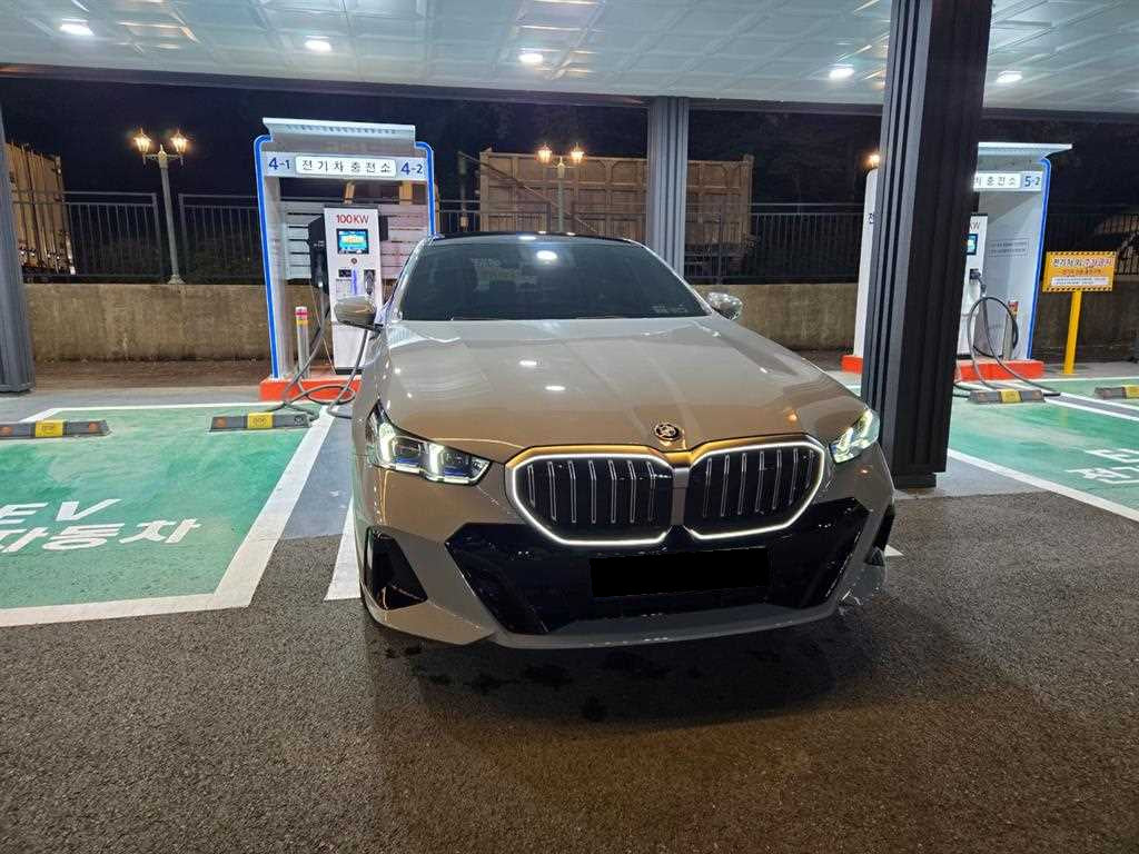 BMW 5-Series — photo 18