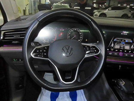 Volkswagen Touareg — photo 08