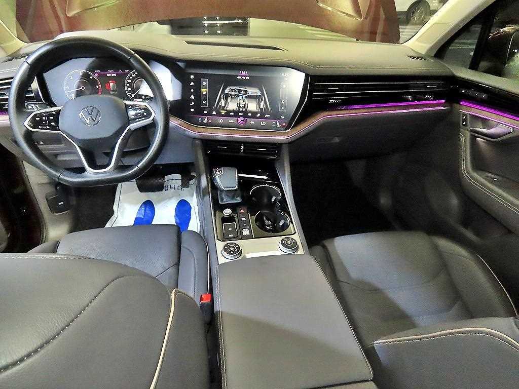 Volkswagen Touareg — photo 10