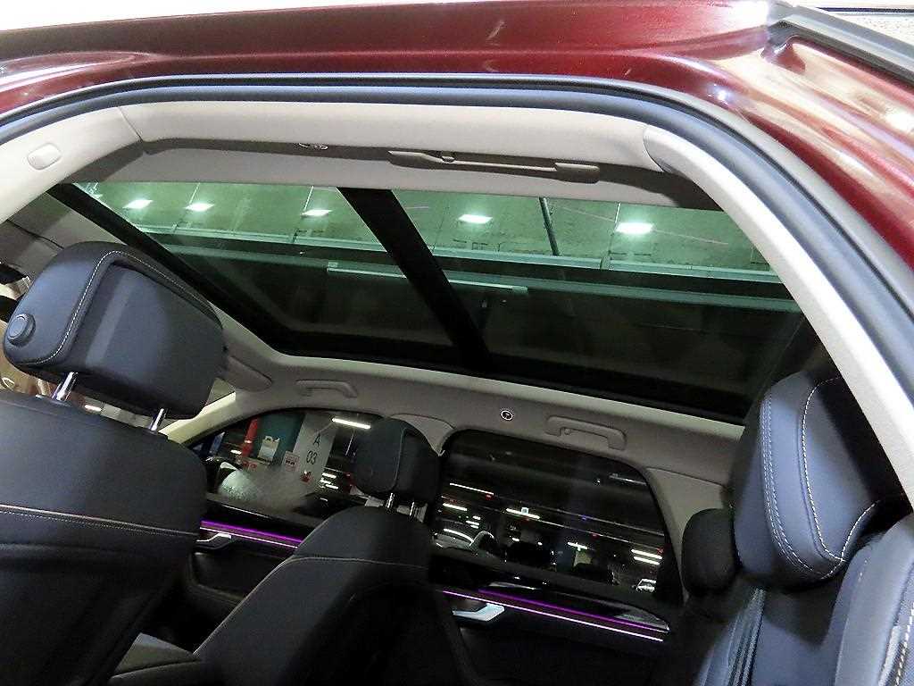 Volkswagen Touareg — photo 15