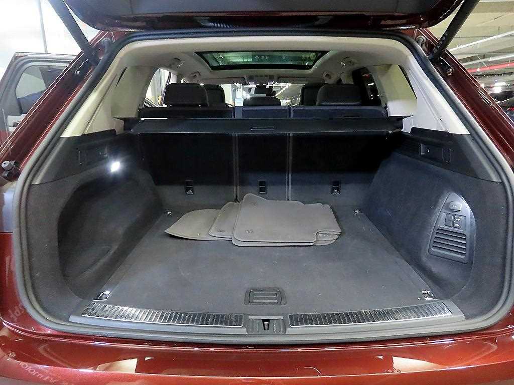 Volkswagen Touareg — photo 16