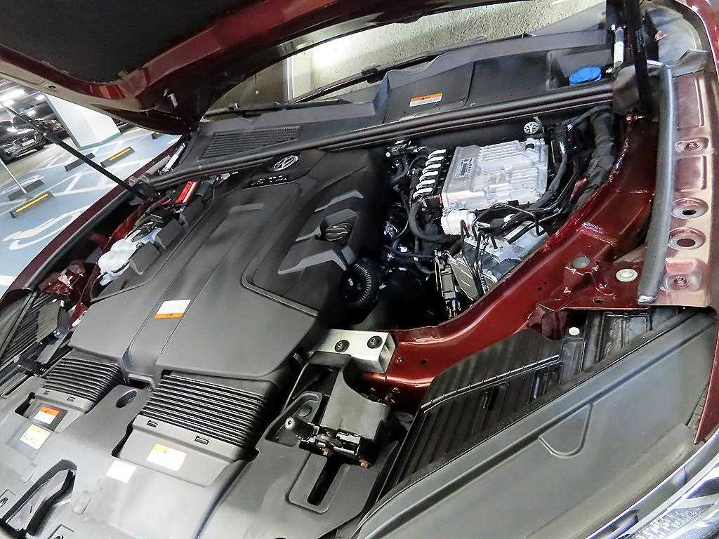 Volkswagen Touareg — photo 19