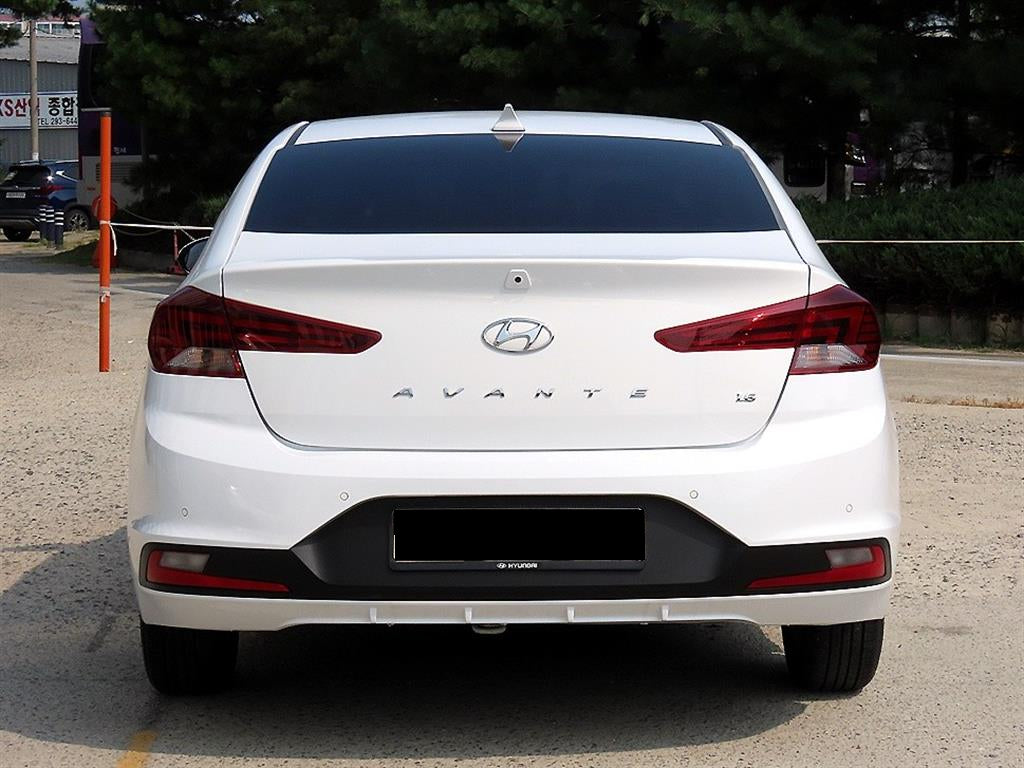 Hyundai Avante — photo 04