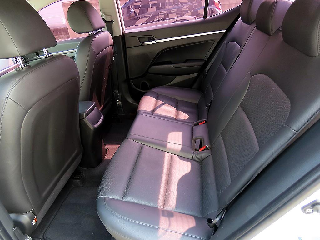 Hyundai Avante — photo 06