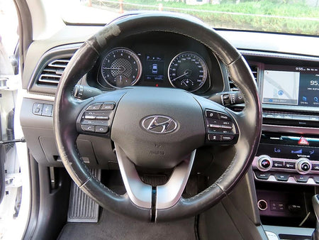 Hyundai Avante — photo 08