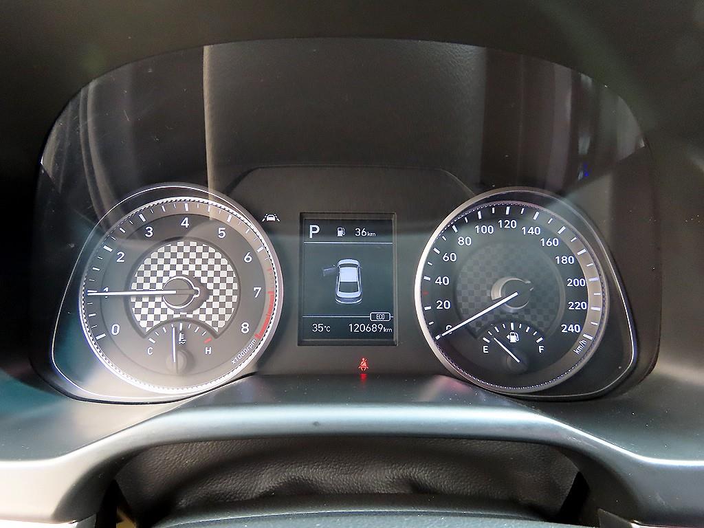 Hyundai Avante — photo 09