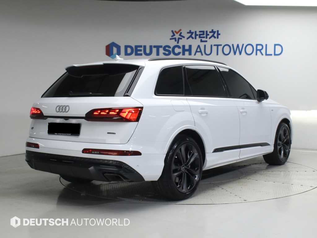 Audi Q7 — photo 02