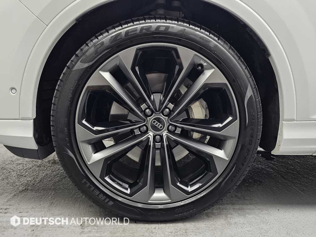 Audi Q7 — photo 05