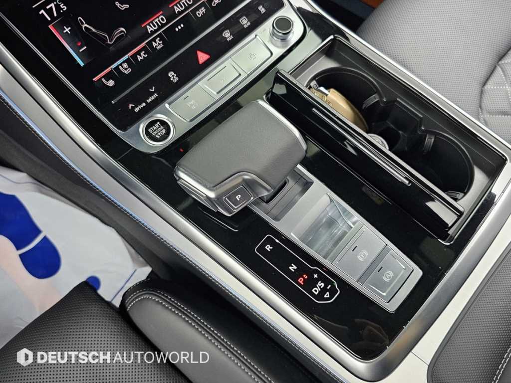 Audi Q7 — photo 09