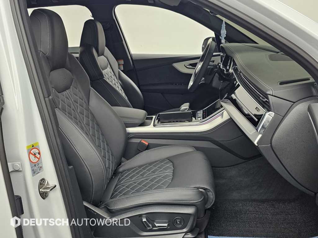 Audi Q7 — photo 10