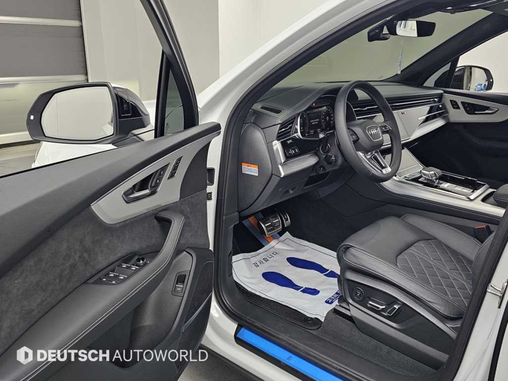 Audi Q7 — photo 11
