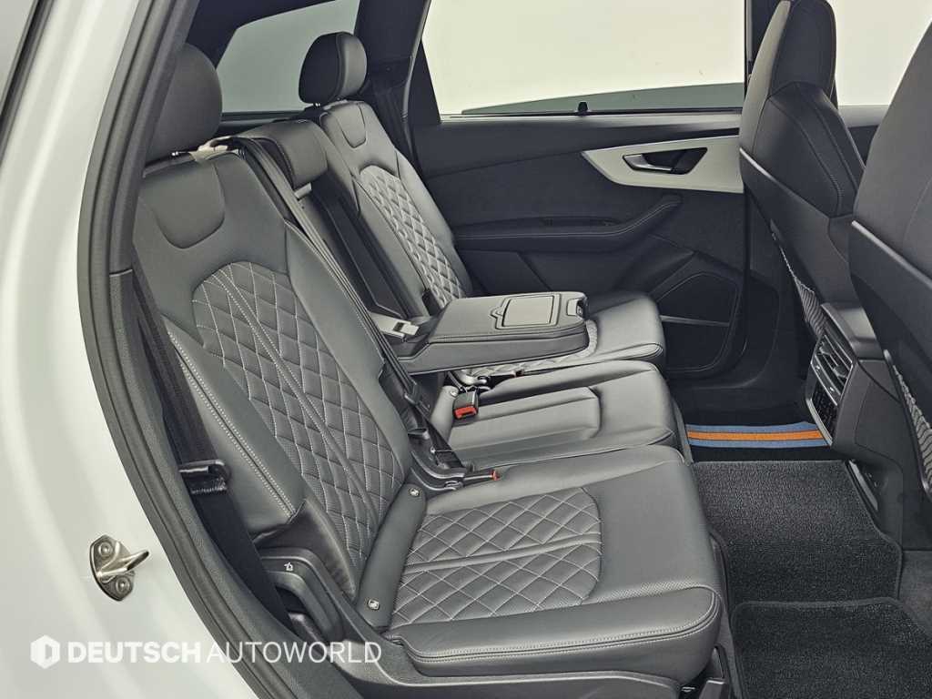 Audi Q7 — photo 12