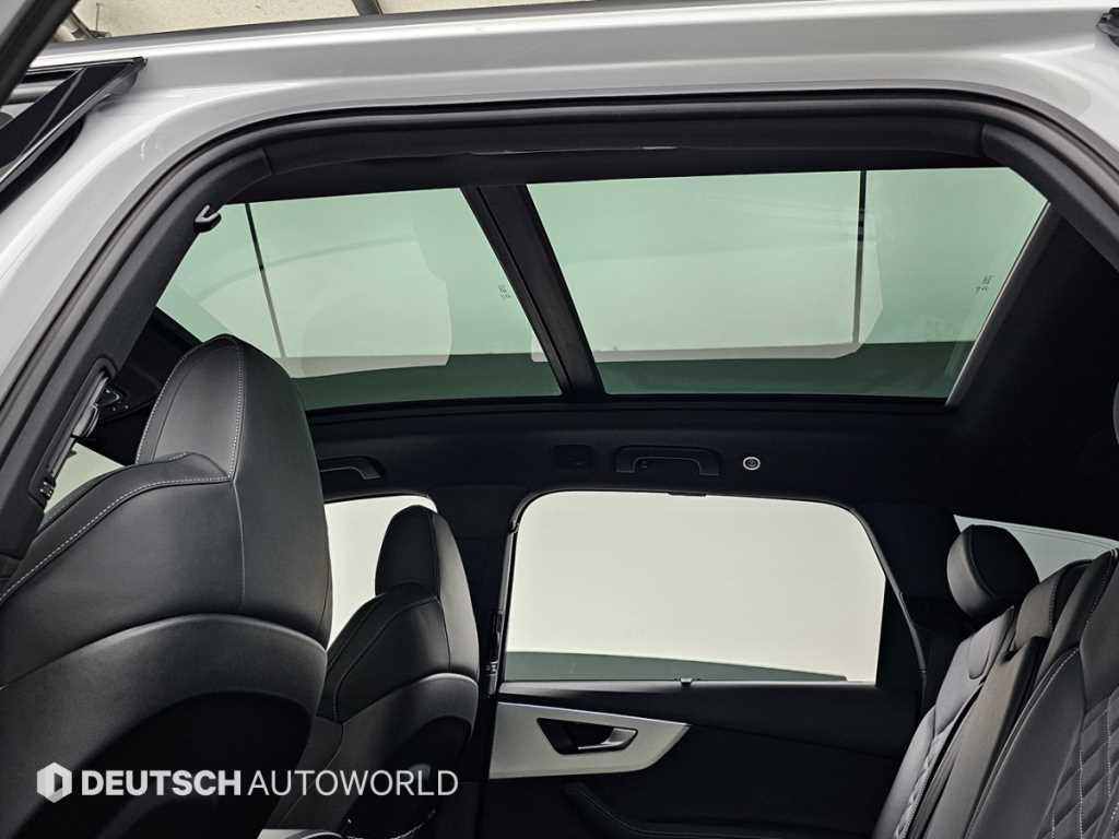 Audi Q7 — photo 18