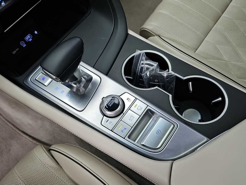 Genesis G70 — photo 08