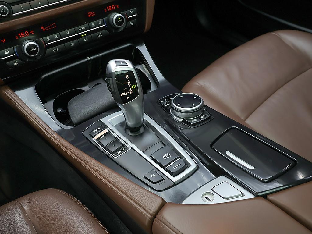 BMW 5-Series — photo 10