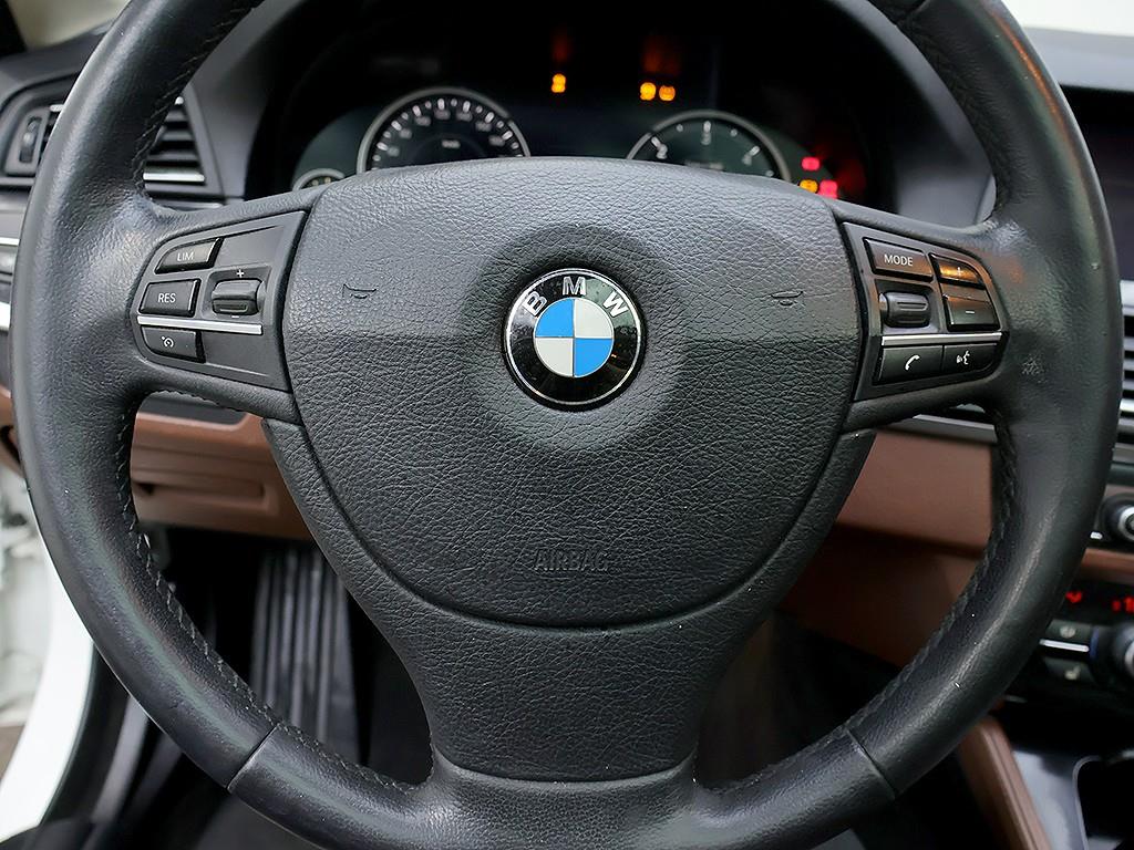 BMW 5-Series — photo 14