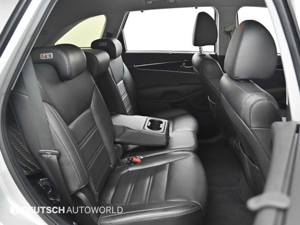 Kia Sorento — photo 12