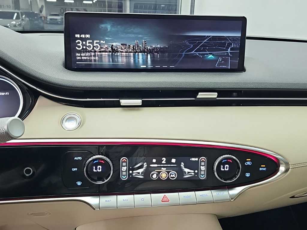 Genesis GV70 — photo 10