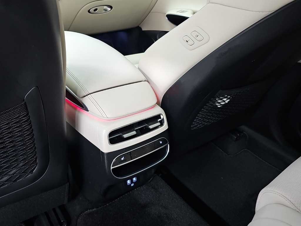 Genesis GV70 — photo 13