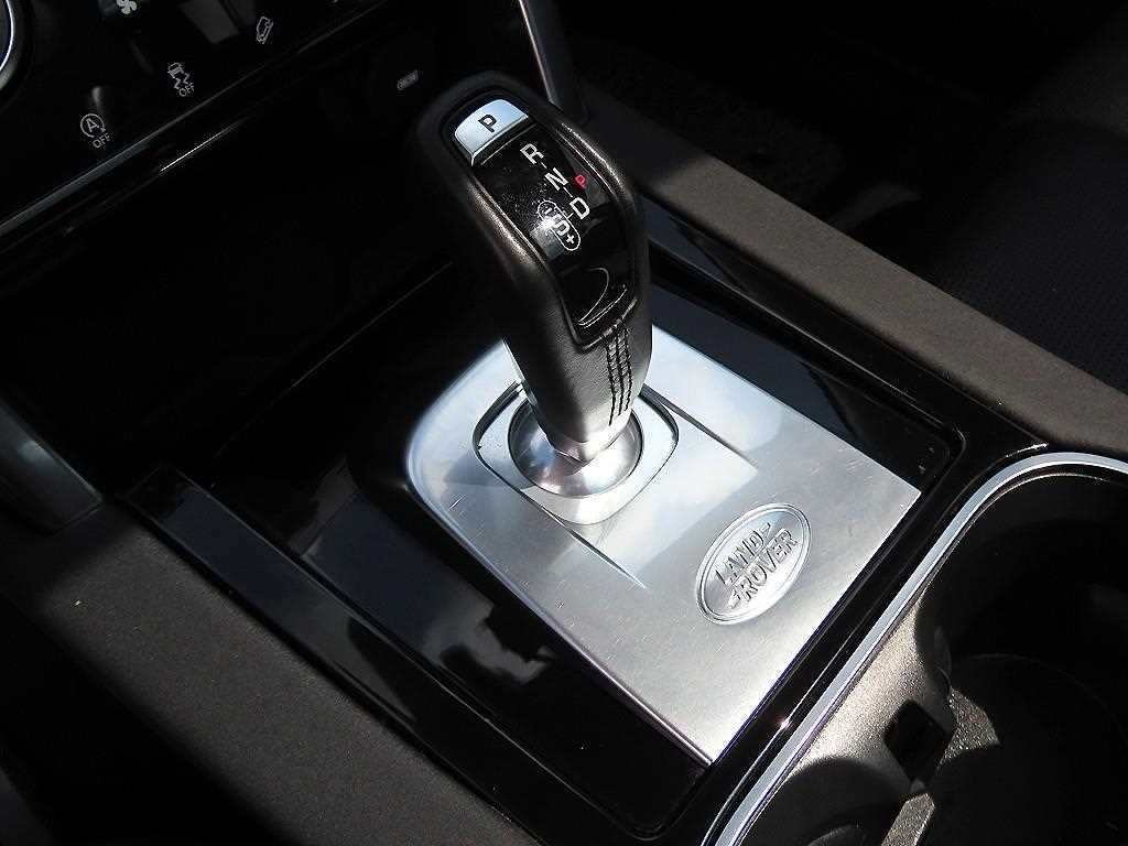 Land Rover Discovery Sport — photo 11