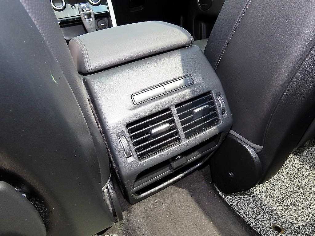 Land Rover Discovery Sport — photo 15