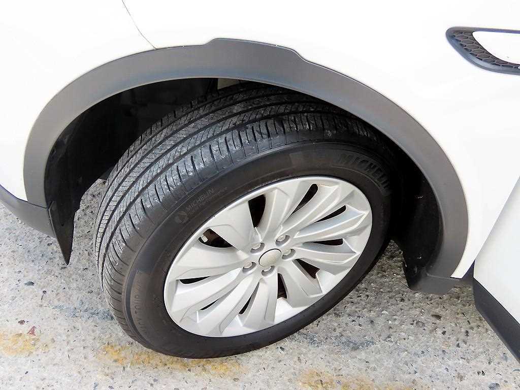 Land Rover Discovery Sport — photo 20
