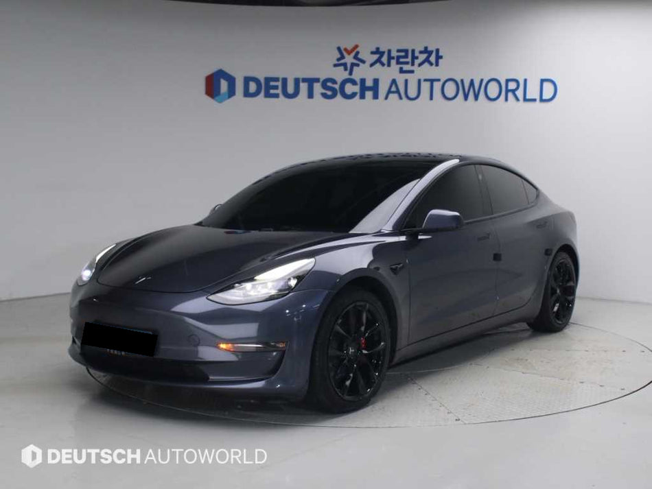 Tesla Model 3 — photo 01