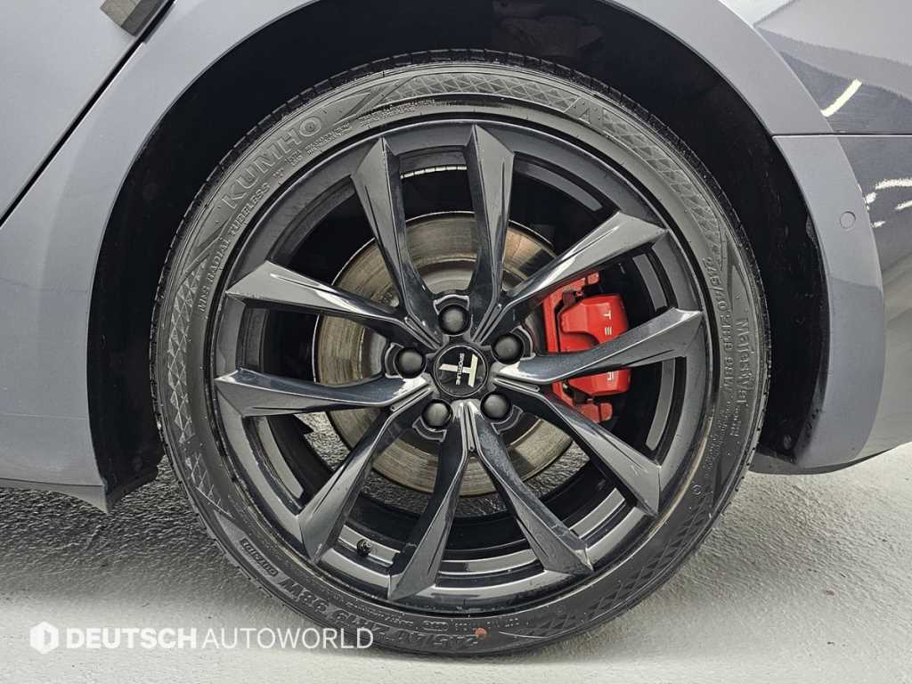 Tesla Model 3 — photo 05