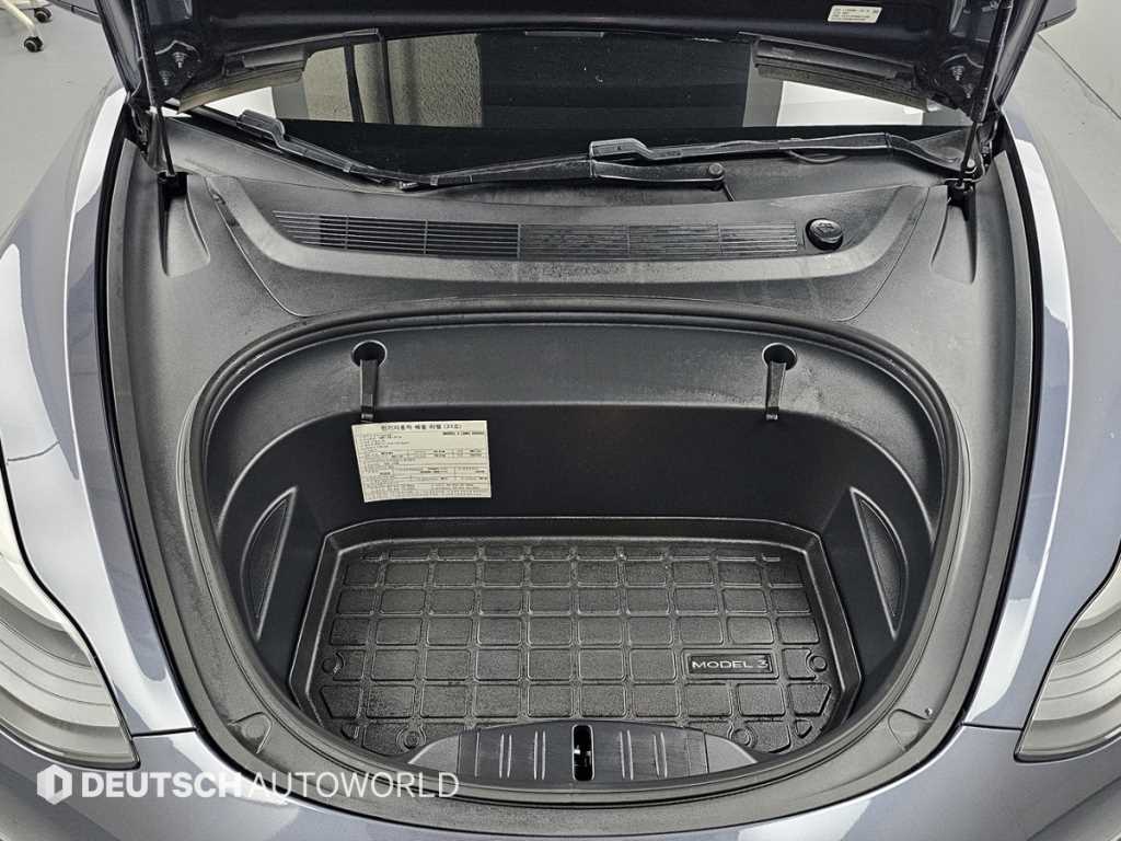 Tesla Model 3 — photo 06