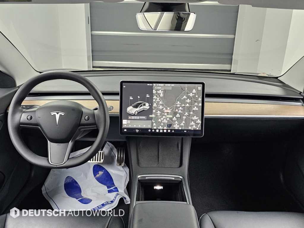 Tesla Model 3 — photo 07