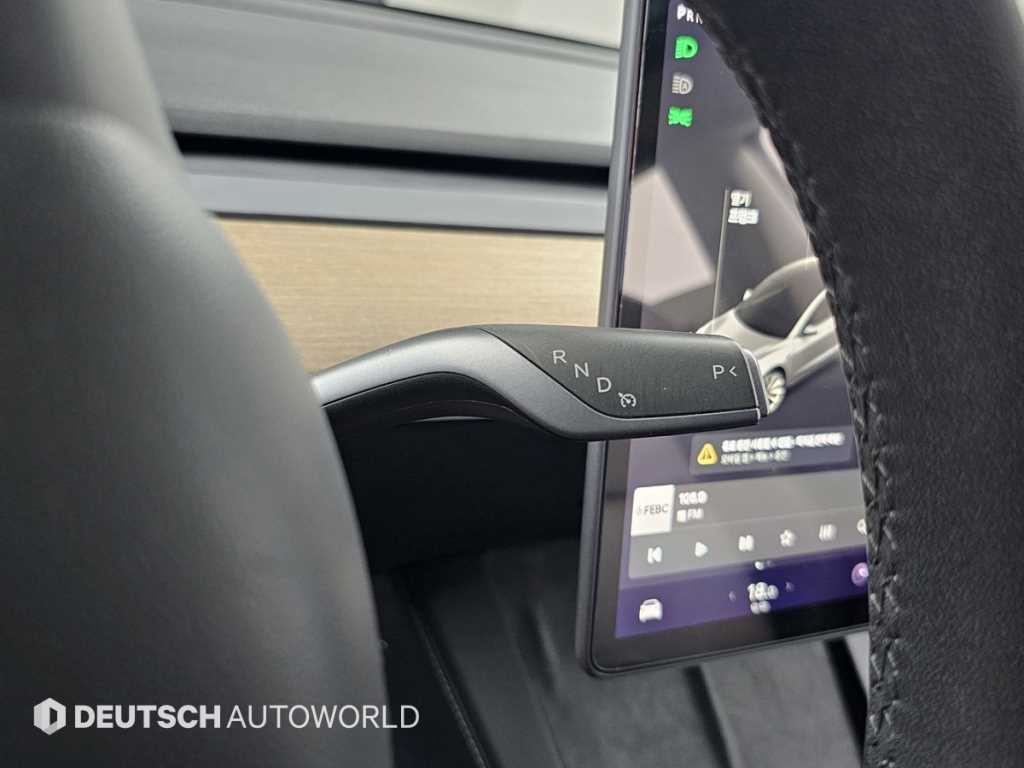 Tesla Model 3 — photo 09
