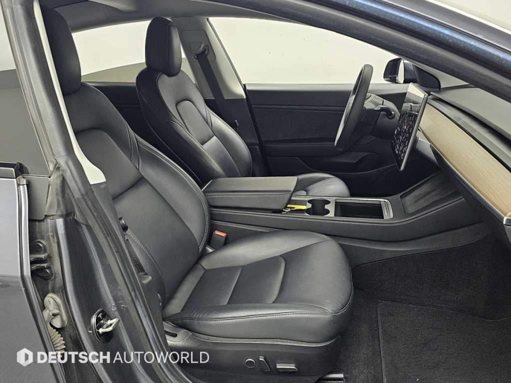 Tesla Model 3 — photo 10