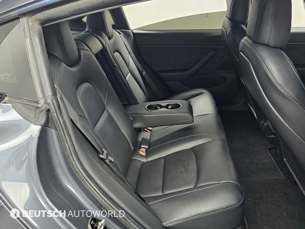 Tesla Model 3 — photo 12