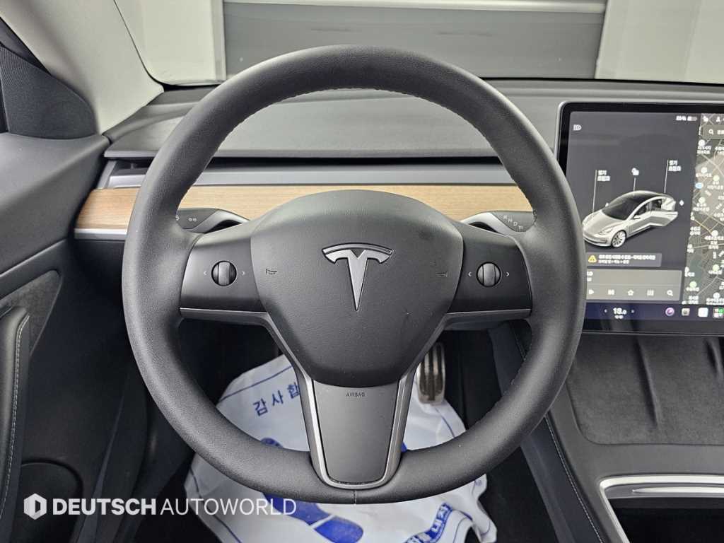 Tesla Model 3 — photo 13