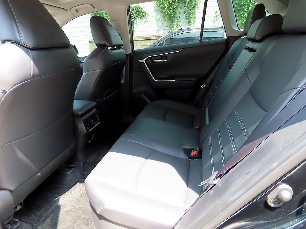 Toyota RAV4 — photo 06