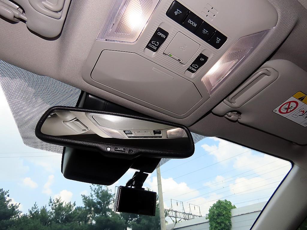 Toyota RAV4 — photo 13