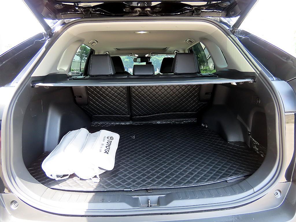 Toyota RAV4 — photo 17