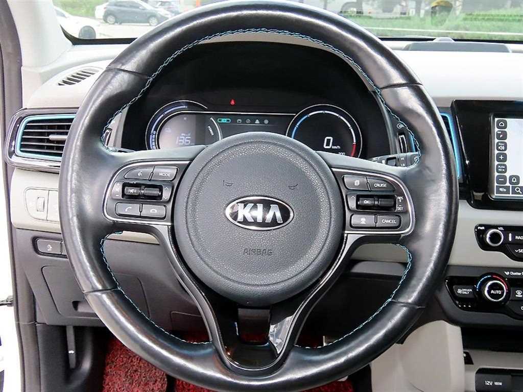 Kia Niro — photo 08