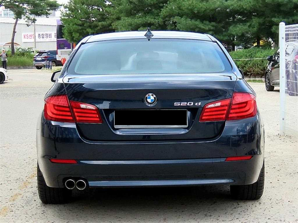 BMW 5-Series — photo 04