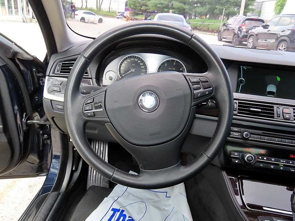 BMW 5-Series — photo 08