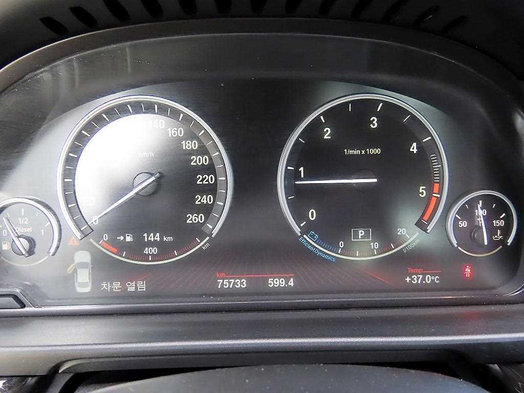 BMW 5-Series — photo 09