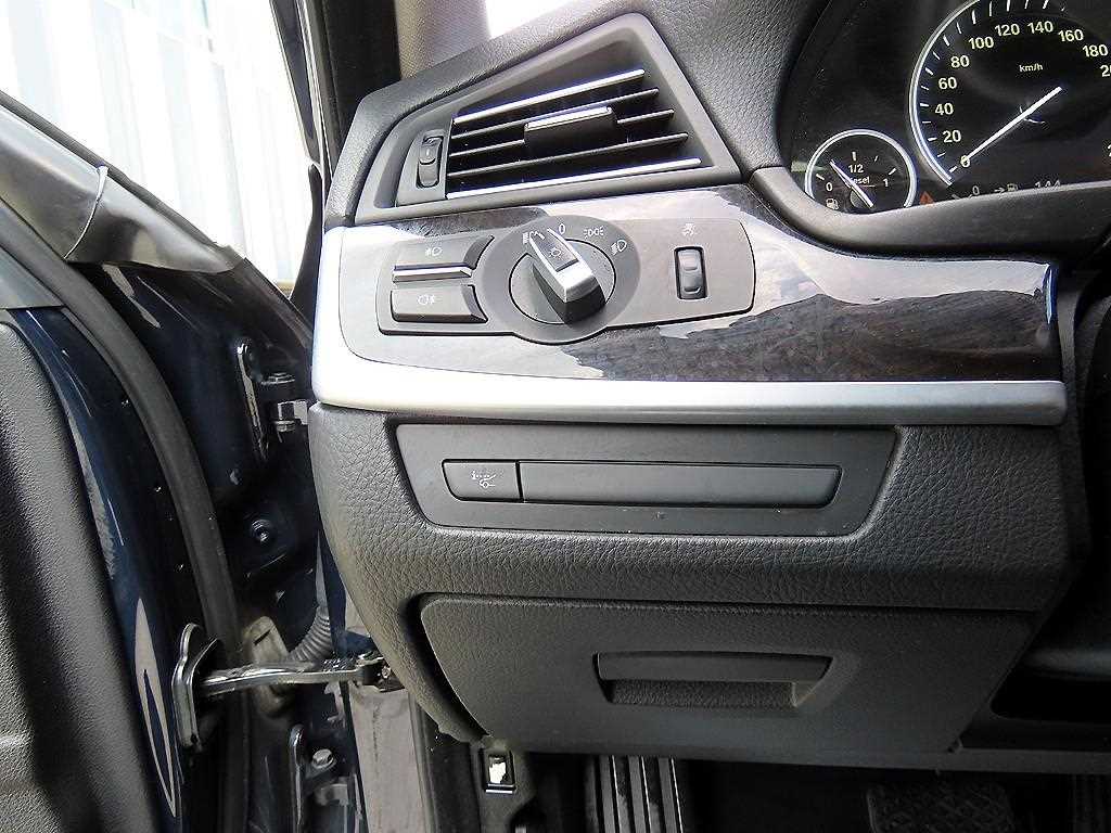 BMW 5-Series — photo 13