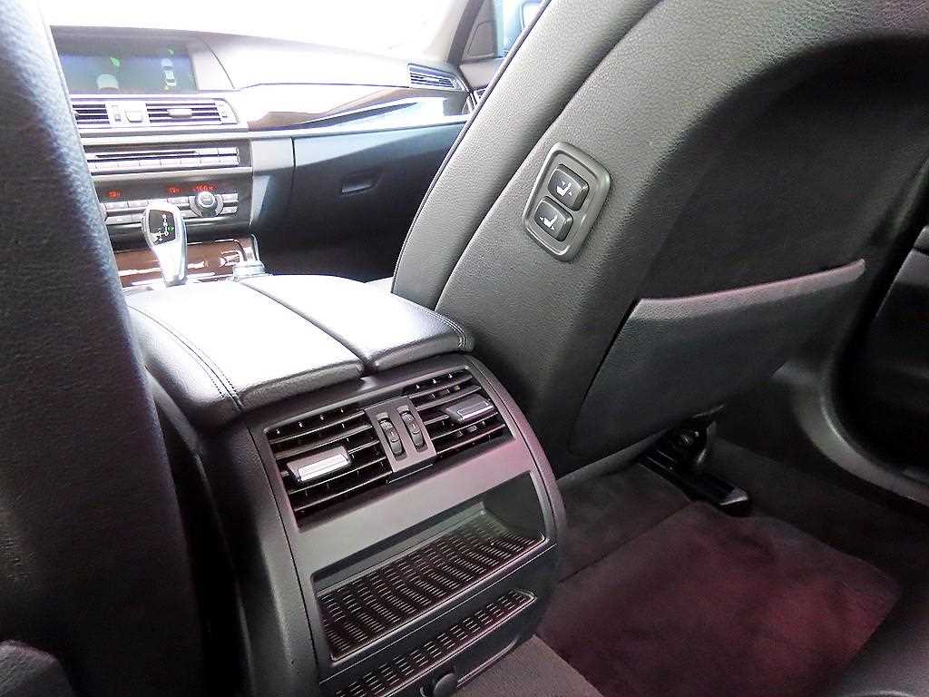 BMW 5-Series — photo 17
