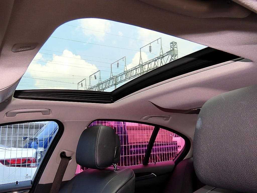 BMW 5-Series — photo 18