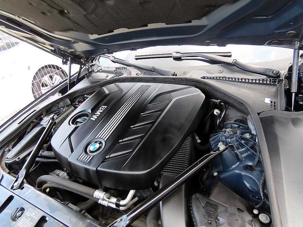 BMW 5-Series — photo 19